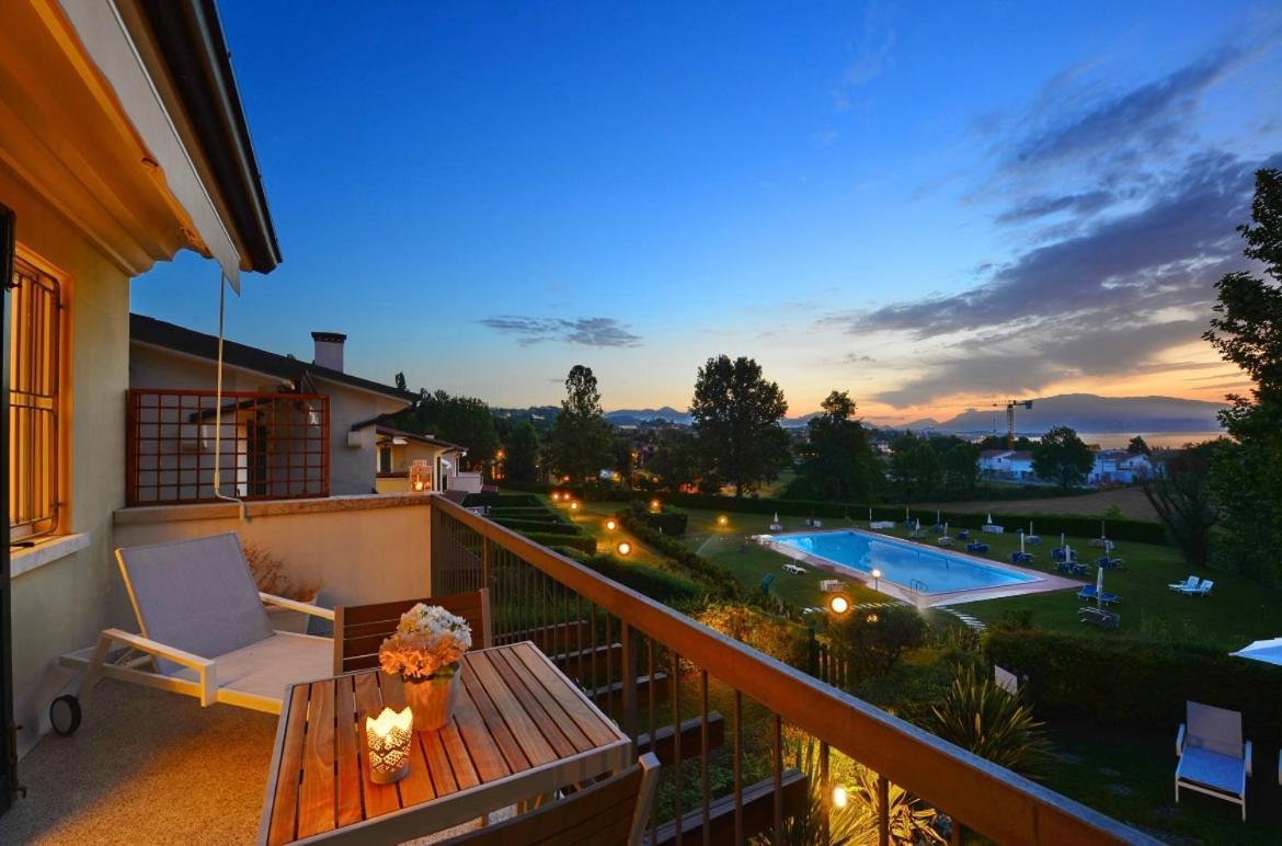 Italia Living Villa Паденге-суль-Гарда Екстер'єр фото
